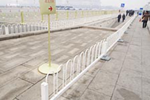 北京定做公路防护栏多少钱